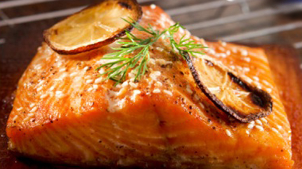 La salsa de mostaza es una excelente opción para las alcaparras y el salmón.