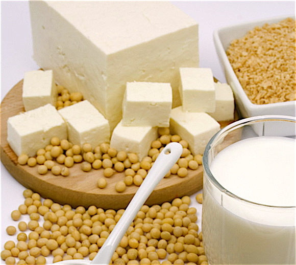 El tofu tiene muy bajo contenido en grasas y calorías, y alto contenido en hierro.