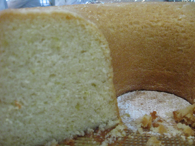 Torta esponjosa y de gran altura, que permite rellenarla con distintas opciones.